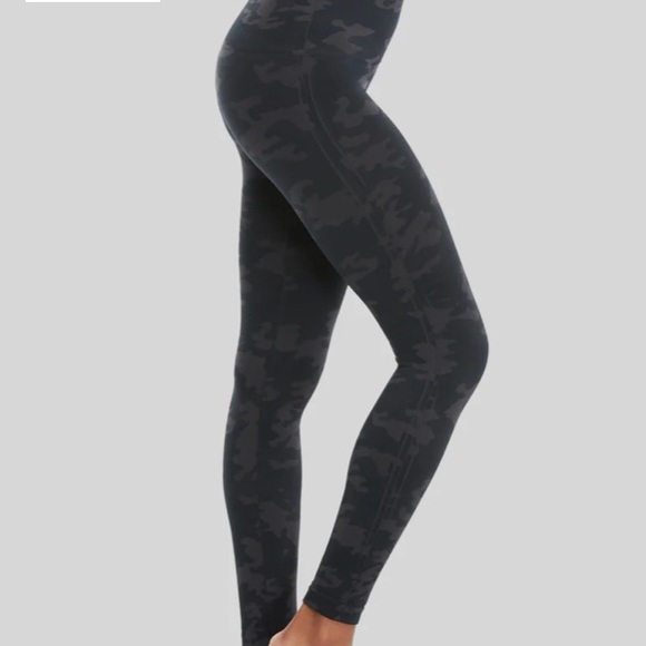 SPANX seamless camo leggings - Picture 2 of 4